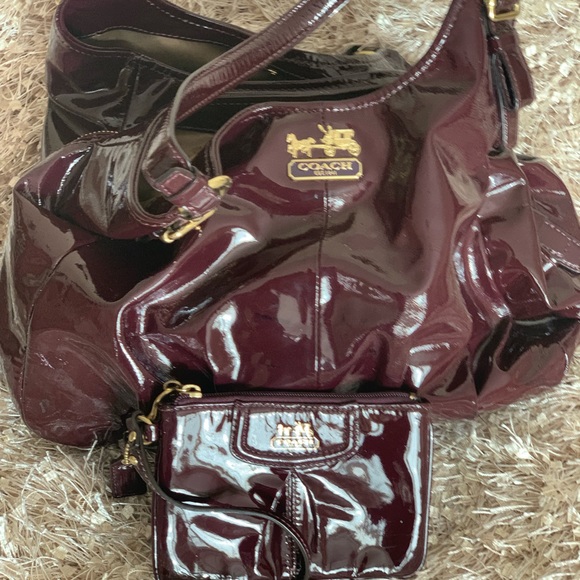 Beautiful Purple Patent Leather Coach Purse. - Picture 4 of 10